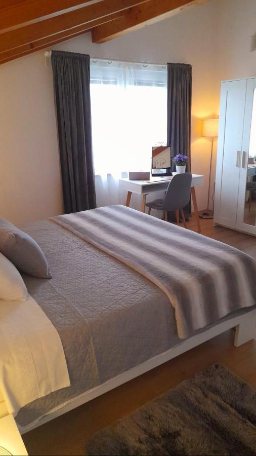 Apartman Diana,Free Parking Пула Екстериор снимка